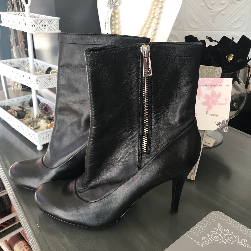 Coach bethie leather ankle side zip boots